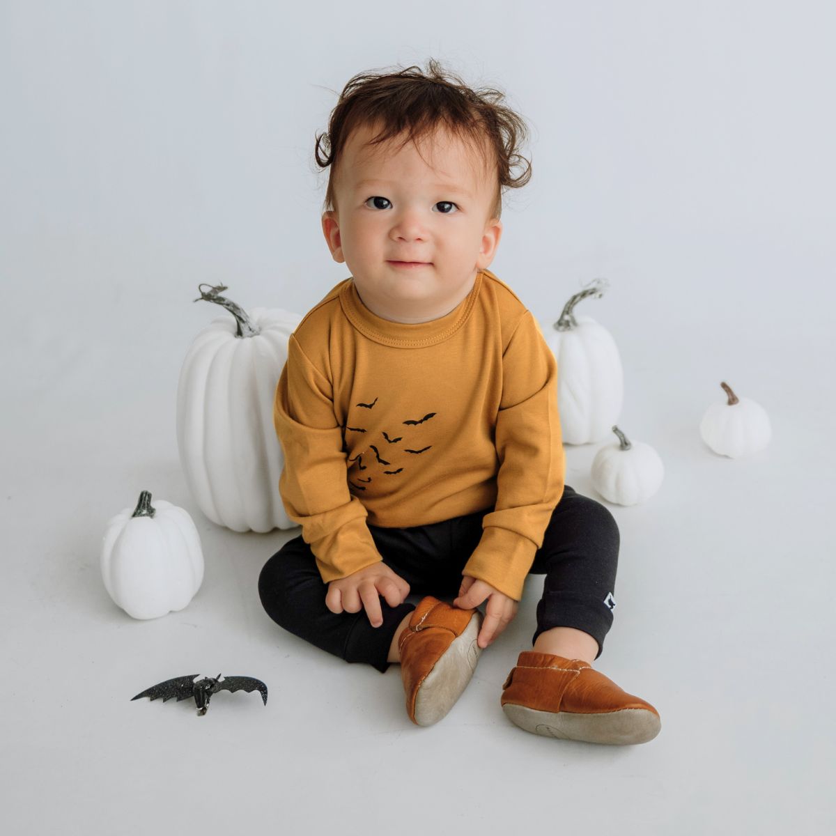 Baby/Kids Bamboo Graphic Raglan Sleeve Pullover | Bat Buddies on Umber